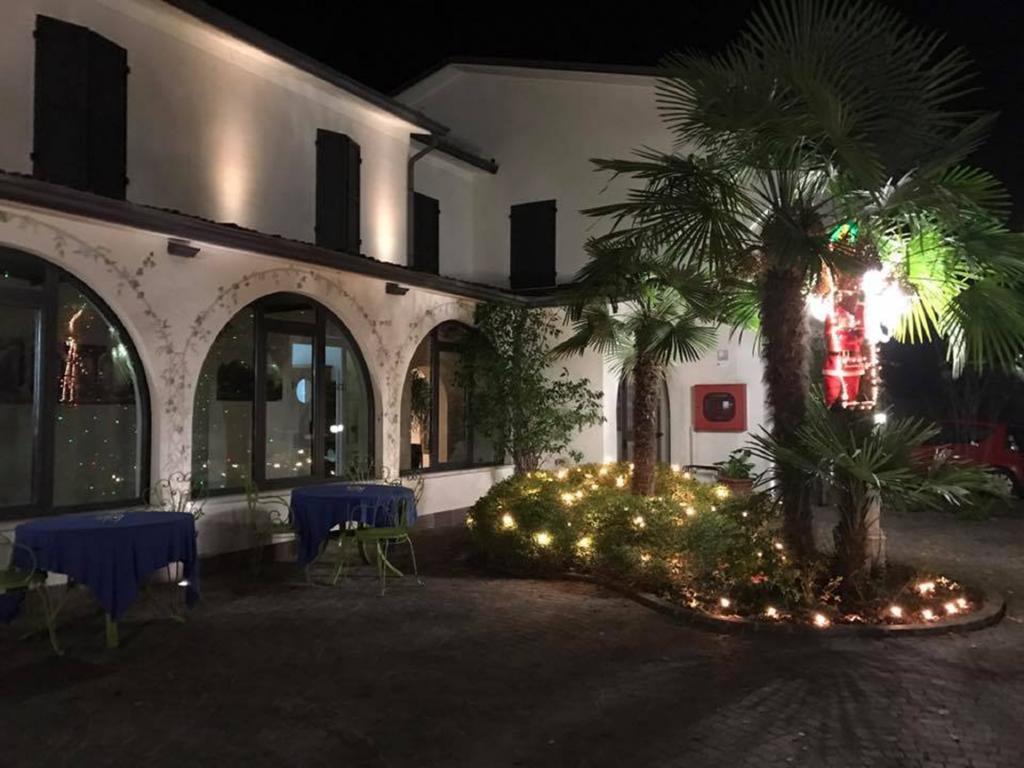 Hotel Ristorante La Grotta Castiglione Delle Stiviere Exteriér fotografie