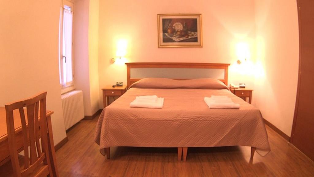 Hotel Ristorante La Grotta Castiglione Delle Stiviere Exteriér fotografie