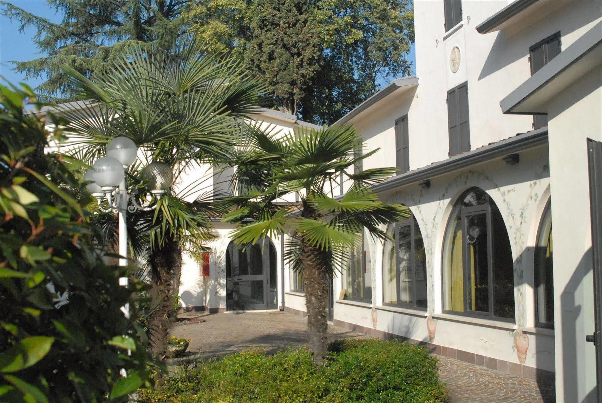 Hotel Ristorante La Grotta Castiglione Delle Stiviere Exteriér fotografie
